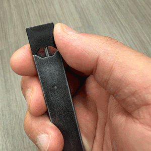 カートリッジの空気を抜く