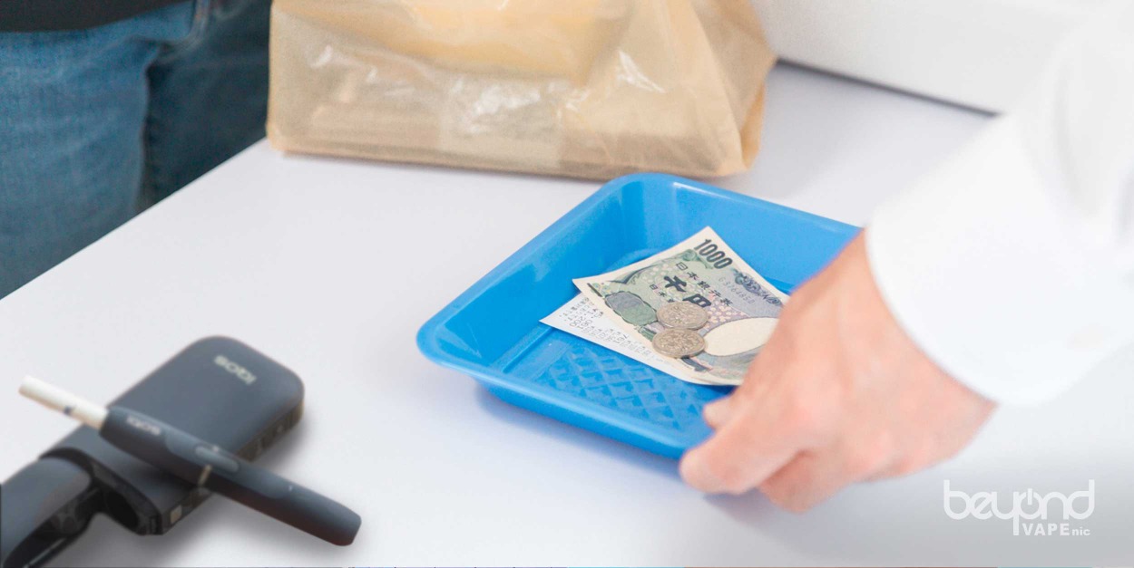 机の上に置かれたアイコス